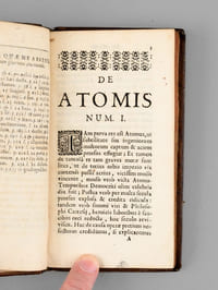 Varia Philosophica et Medica. De Atomis. De Circulari sanguinis motu. Adversus Pyrrhonios. De Generatione hominis. De Usu lienis. De Causa motus pulmonum in ispiratione. Anatomica quaedam. [ Edition originale ]
