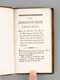 La Constitution Française, avec les Discours du Roi et de Mgr le Chancelier ; Les Adresses de la Chambre des Pairs et de celle des Députés ; Suivis de la liste nominative des Pairs de France, et du Traité de Paix signé à Paris le 30 mai 1814