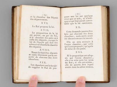 La Constitution Française, avec les Discours du Roi et de Mgr le Chancelier ; Les Adresses de la Chambre des Pairs et de celle des Députés ; Suivis de la liste nominative des Pairs de France, et du Traité de Paix signé à Paris le 30 mai 1814