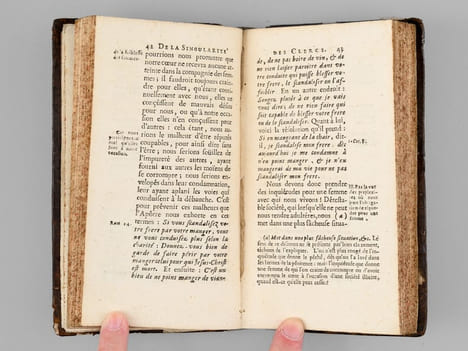 De la Singularité des Clercs, ou De l'Obligation où sont les Ecclesiastiques de Vivre Separez des Femmes. Traduit de l'Original latin qui se trouve ...