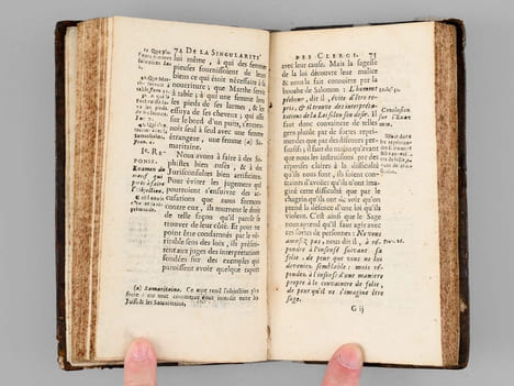 De la Singularité des Clercs, ou De l'Obligation où sont les Ecclesiastiques de Vivre Separez des Femmes. Traduit de l'Original latin qui se trouve ...