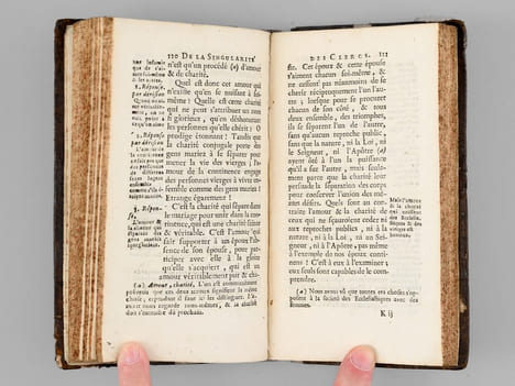 De la Singularité des Clercs, ou De l'Obligation où sont les Ecclesiastiques de Vivre Separez des Femmes. Traduit de l'Original latin qui se trouve ...