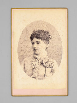 Lot de 43 portraits photographiques anciens sur carton format 10,8 x 16,5 cm, entre 1875 et 1888 dont 9 photographies prises à San Francisco (Taber, ...