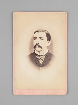 Lot de 43 portraits photographiques anciens sur carton format 10,8 x 16,5 cm, entre 1875 et 1888 dont 9 photographies prises à San Francisco (Taber, ...