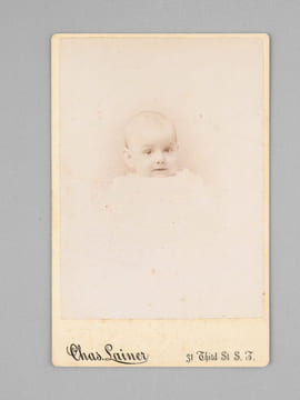 Lot de 43 portraits photographiques anciens sur carton format 10,8 x 16,5 cm, entre 1875 et 1888 dont 9 photographies prises à San Francisco (Taber, ...