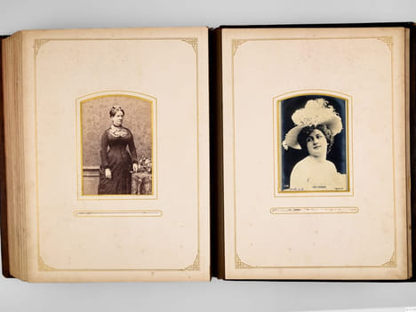3 Albums photos anciens, provenance bordelaise, vers 1872-1920 : Album in-12 : daté de 1872 - Album in-8 daté 1890-1920 : grand-père John Williams ; ...