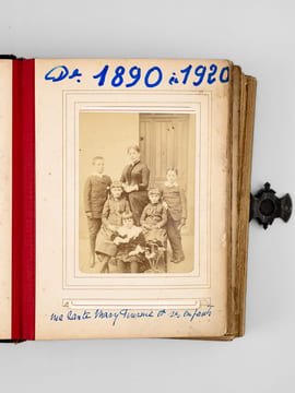 3 Albums photos anciens, provenance bordelaise, vers 1872-1920 : Album in-12 : daté de 1872 - Album in-8 daté 1890-1920 : grand-père John Williams ; ...