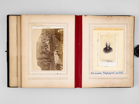 3 Albums photos anciens, provenance bordelaise, vers 1872-1920 : Album in-12 : daté de 1872 - Album in-8 daté 1890-1920 : grand-père John Williams ; ...