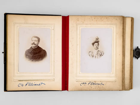 3 Albums photos anciens, provenance bordelaise, vers 1872-1920 : Album in-12 : daté de 1872 - Album in-8 daté 1890-1920 : grand-père John Williams ; ...