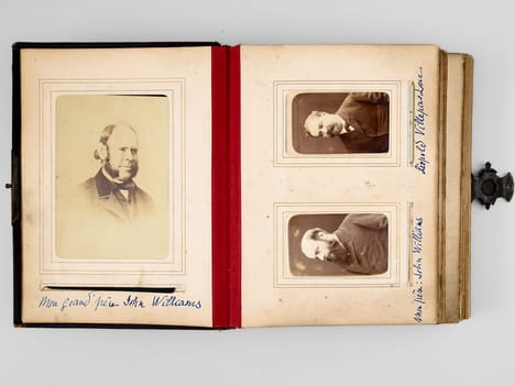 3 Albums photos anciens, provenance bordelaise, vers 1872-1920 : Album in-12 : daté de 1872 - Album in-8 daté 1890-1920 : grand-père John Williams ; ...