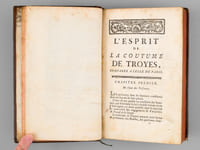 L'Esprit de la Coutume de Troyes, comparée à celle de Paris.  Avec la Carte Géographique du Territoire qu'elle régit. 