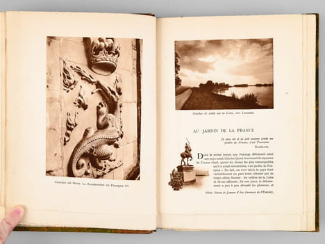 En Touraine et sur les bords de la Loire (Châteaux et Paysages). Ouvrage orné de 253 héliogravures.  [ exemplaire sur grand papier ]. DEBRAYE, Henri