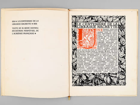 1826-1926 Le Centenaire de la Librairie Hachette [ exemplaire signé par Eugène Delesalle, directeur Général Hachette ] . DOUMIC, René ; Librairie ...