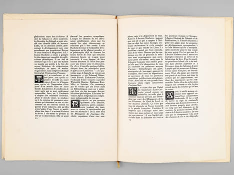 1826-1926 Le Centenaire de la Librairie Hachette [ exemplaire signé par Eugène Delesalle, directeur Général Hachette ] . DOUMIC, René ; Librairie ...