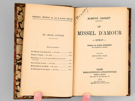 [ Lot de 9 ouvrages reliés en reliures assorties : ] Le Missel d'amour ; Le masque aux yeux d'or ; Régine Romani ; Moussia ; Les Amants du Lac ; ...