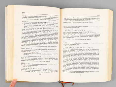 Handschriftlich Uberlieferte Lauten- und Gitarrentabulaturen des 15. bis 18. Jahrhunderts. Beschreibender Katalog. RISM Répertoire International des ...