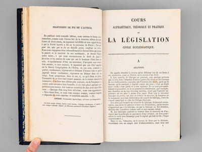 Cours alphabétique, théorique et pratique de la Législation civile ecclésiastique (4 Tomes - Complet) Contenant tout ce qui regarde les Fabriques, les Bureaux de Bienfaisance, les Hospices, les Ecoles, les Salles d'Asile, en un mot, tout ce qui concerne les lois dans leurs rapports avec la religion ; Suivi de Mémoires sur le Droit civil Ecclésiastique