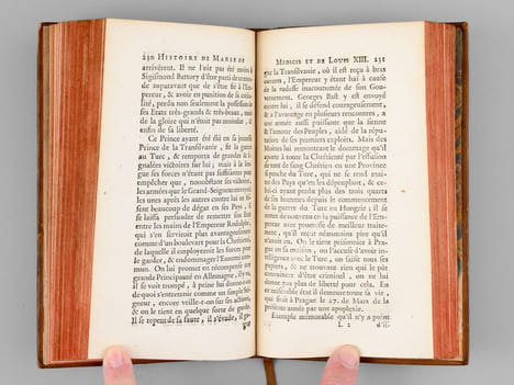 Histoire de la Mère et du Fils ; C'est-à-dire, De Marie de Médicis, Femme du Grand Henry, et Mère de Louis XIII, Roi de France & de Navarre (2 Tomes - ...
