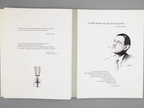 De Gaulle vous Regarde [ Un des 300 exemplaires numérotés avec les 32 planches à plat sous Portefeuille ] Caricatures et dessins originaux de Jacky ...