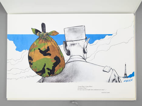 De Gaulle vous Regarde [ Un des 300 exemplaires numérotés avec les 32 planches à plat sous Portefeuille ] Caricatures et dessins originaux de Jacky ...