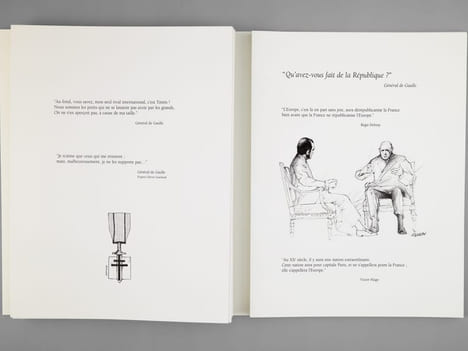 De Gaulle vous Regarde [ Un des 300 exemplaires numérotés avec les 32 planches à plat sous Portefeuille ] Caricatures et dessins originaux de Jacky ...