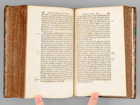 Epistres Catholiques traduites en françois avec une Explication tirée des Saints Pères & des Auteurs Ecclésiastiques. [ Epitres Catholiques ]. Anonyme ...