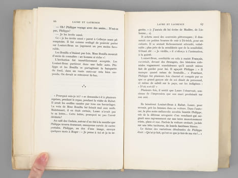 Laure et Laurence [ Edition originale - Livre dédicacé par l'auteur ]. VAUDOYER, Jean-Louis