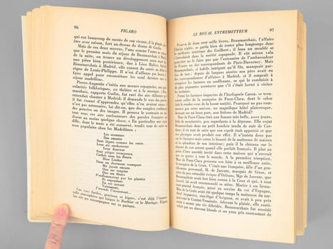 Figaro ou la vie de Beaumarchais [ Livre signé par l'auteur - Envoi à Maurice Druon ]. Duc de Castries [ de La Croix de Castries, René (1908-1986) ]