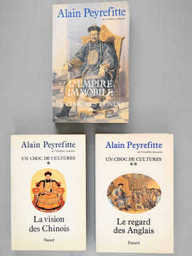 [ Lot de 3 livres sur la rencontre de la Chine et de l'Occident, dédicacés par l'auteur à Maurice Druon : ] L'Empire immobile où le Choc des Mondes - ...