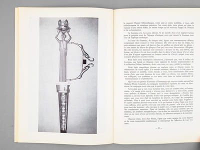 Remise à Pierre Amandry de son épée d'Académicien [ Livre dédicacé par Pierre Amandry à Maurice Druon ]