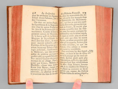 La Jurisprudence de la Médecine en France, ou Traité Historique et Juridique des Etablissemens, Reglemens, Police, Devoirs, Fonctions, Honneurs, Droits & Privilèges des trois Corps de Médecine ; Avec les Devoirs, Fonctions & Autorité des Juges à leur égard (Première Partie commune à toutes les professions de la Médecine : 2 Tomes - Complet) [ Edition originale )