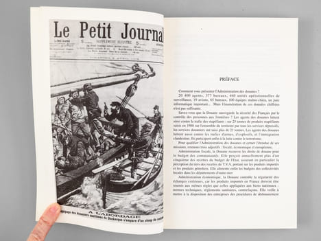 Sur la piste des contrebandiers , du XVIIe siècle à nos jours. [ Exemplaire dédicacé par l'auteur ]. DUMOULIN, Henri