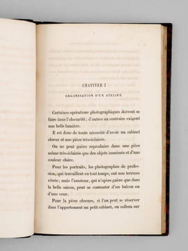 L'Amateur Photographe. Guide pratique de photographie contenant : Les procédés pour obtenir les images positives et négatives sur collodion, sur ...