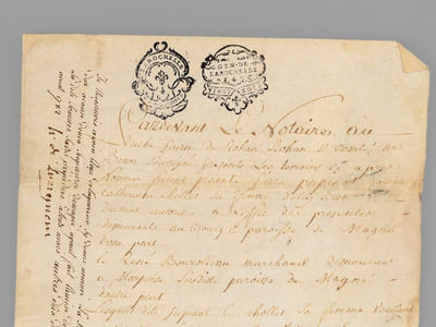 [ Document sur Vélin : Acte d'arrentement daté de 1780, relatif à la commune de Magné, près de Niort, signé par H. de Luzignem ] Par devant le Notaire au Duché Pairie de Rohan-Rohan et Comté de Benon soussigné présents les témoins ci-après nommés furent présents Pierre Papinot journalier et Catherine Chollet sa femme de luy bien et deuement autorisée à l'effet des présentes demeurants au Bourg et paroisse de Magné d'une part, Et René Bourolleau marchand demeurant à Monpense susdite paroisse de Magné d'autre part, Lesquels dits Papinot et Chollet sa femme voulant se procurer les moyens de payer plus commodément le reste de leurs jours ont par ces présentes de leurs bons gré vollonté cédé quitté délaissé et transporté à titre d'arrentement viager et vente audit Bourolleau présent stipulant et acceptant pour luy les siens successeurs et ayants cause à l'avenir savoir : Est une maison avec ses appartenances et dépendances consistant en une chambre basse à feu dans laquelle il y a un four à coté de la cheminée, grenier au-dessus le tout en très mauvais état et menaçant une ruine prochaine, un petit jardin à coté contenant à semer un boisseau demi de graine chenevis [etc... ] [ Avec apostille en marge gauche] : Je reconnais avoir reçu de l'acquéreur cy dessus nommé la somme de cinquante cinq livres pour les droits de lods et ventes... fait remise d'un tiers en faveur dudit acquéreur seulement et l'ont quittancé... au château de Mauzé le quinze aoust 1782. Signé : H. de Luzignem