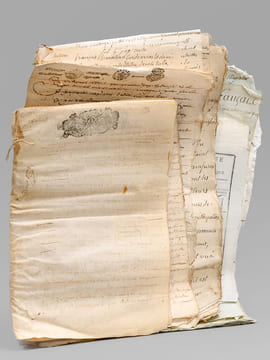 [ Lot d'archives XVIIIe et début XIXe relatifs à la commune de Magné [ Deux-Sèvres ]] I : 4 pièces XVIIIe dont acte de vente sur vélin, 8 ff. datés de ...