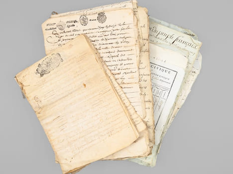 [ Lot d'archives XVIIIe et début XIXe relatifs à la commune de Magné [ Deux-Sèvres ]] I : 4 pièces XVIIIe dont acte de vente sur vélin, 8 ff. datés de ...