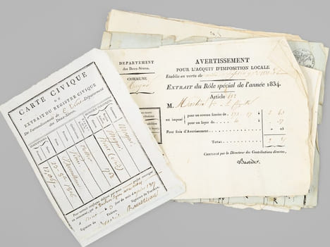 [ Lot d'archives XVIIIe et début XIXe relatifs à la commune de Magné [ Deux-Sèvres ]] I : 4 pièces XVIIIe dont acte de vente sur vélin, 8 ff. datés de ...