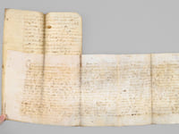 [ Manuscrit : Acte de Constitution de Rente au profit des Dames Religieuses de Ste Ursule de Vesoul, capital de 1600 livres, rente de 8 livres due par les débiteurs Claude Jacoulot le Jeune et Barbe Hugot sa femme, terme au 1er fevrier 1667 et Acte de Cession partielle des droits  du défunt Jacoulot, le 21 décembre 1700, à Maître Sébastien Seguin, "procureur au bailliage et siège présidial de Vesoul". Les Ursulines de Vesoul sont représentées par la Révérende Mère Soeur de la Nativité, Supérieure, et Révérénde Mère Sœur de l'Annonciation, procureuse ].