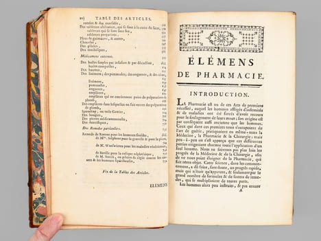 Éléments de Pharmacie théorique et pratique, Contenant toutes les Opérations fondamentales de cet Art [ Edition originale ] Avec leur définition, & ...