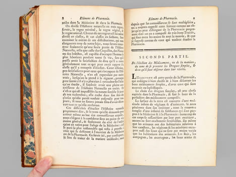Éléments de Pharmacie théorique et pratique, Contenant toutes les Opérations fondamentales de cet Art [ Edition originale ] Avec leur définition, & ...