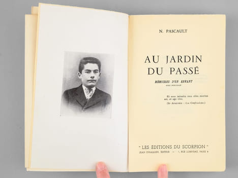 Au Jardin du Passé. Mémoires d'un Enfant avec portrait [ Edition originale - Livre dédicacé par l'auteur - Avec 2 L.A.S. et 2 poèmes autographes ...
