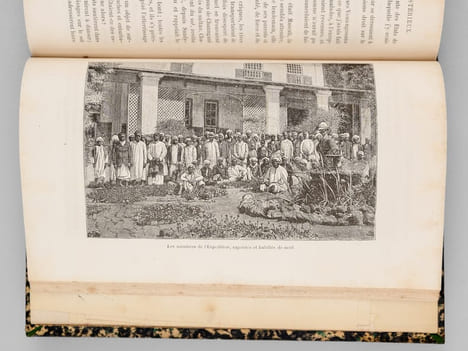 À travers le Continent mystérieux. Découverte des sources méridionales du Nil, circumnavigation du lac Victoria et du lac Tanganyika, descente du ...