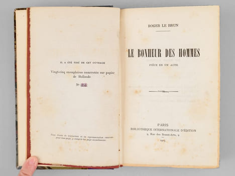 [ Recueil de 4 Titres en édition originale, en tirage sur hollande : ] Le Bonheur des hommes. Pièce en un acte. [ Suivi de : ] Anatole France. ...