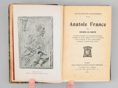 [ Recueil de 4 Titres en édition originale, en tirage sur hollande : ] Le Bonheur des hommes. Pièce en un acte. [ Suivi de : ] Anatole France. ...