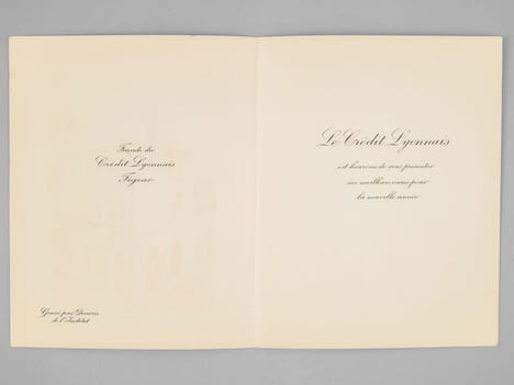 [ Lot de 9 cartes de Voeux gravées par Albert Decaris : ] Agence du Crédit Agricole de Saint-Tropez - Le Palais du Commerce à Lyon en 1863 - Façade du ...
