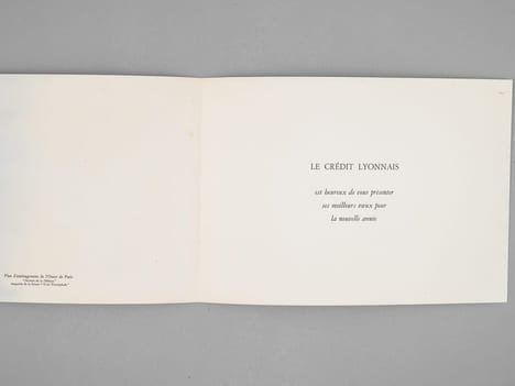 [ Lot de 9 cartes de Voeux gravées par Albert Decaris : ] Agence du Crédit Agricole de Saint-Tropez - Le Palais du Commerce à Lyon en 1863 - Façade du ...
