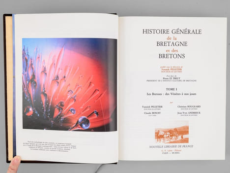 Histoire générale de la Bretagne et des Bretons. (2 Tomes - Complet) Tome I : Les Bretons : des Vénètes à nos jours ; Tome II : Culture et Mentalités ...