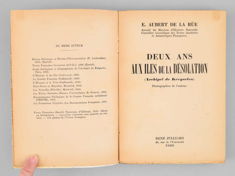 Deux ans aux iles de la Désolation. Archipel de Kerguelen. AUBERT DE LA RUE, Edgar