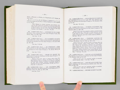 Essai de Bibliographie Pyrénéiste (2 Tomes - Complet) [ Edition originale ] Suivi des Index des noms de personnes et des noms de lieux cités dans ...