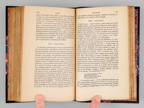 Les Classiques de la Table (2 Tomes - Complet) Tome I : Brillat-Savarin : La physiologie du goût ; Grimod de la Reynière : Le calendrier gastronomique ...